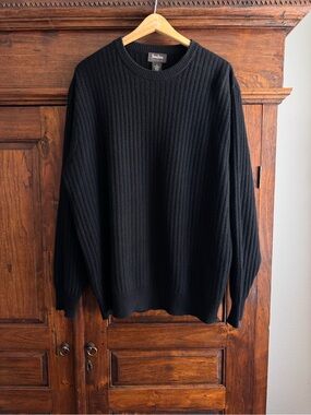 Neiman Marcus Exclusive Men's Cashmere Ribbed Crewneck Sweater in black